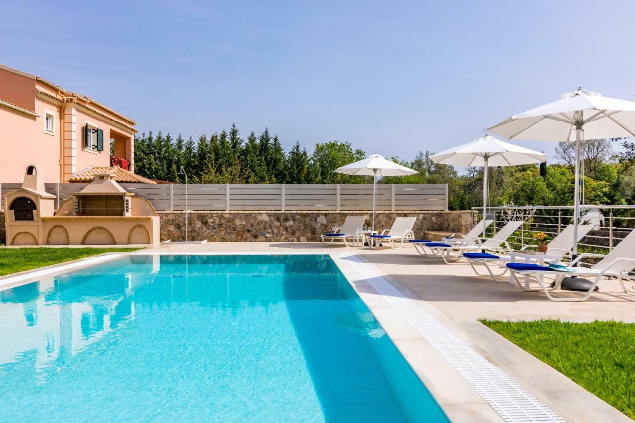 Villa Johnnie Poulades Luaran gambar