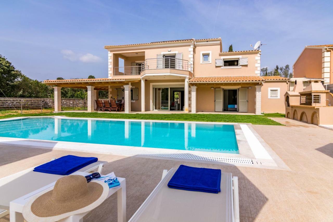 Villa Johnnie Poulades Luaran gambar
