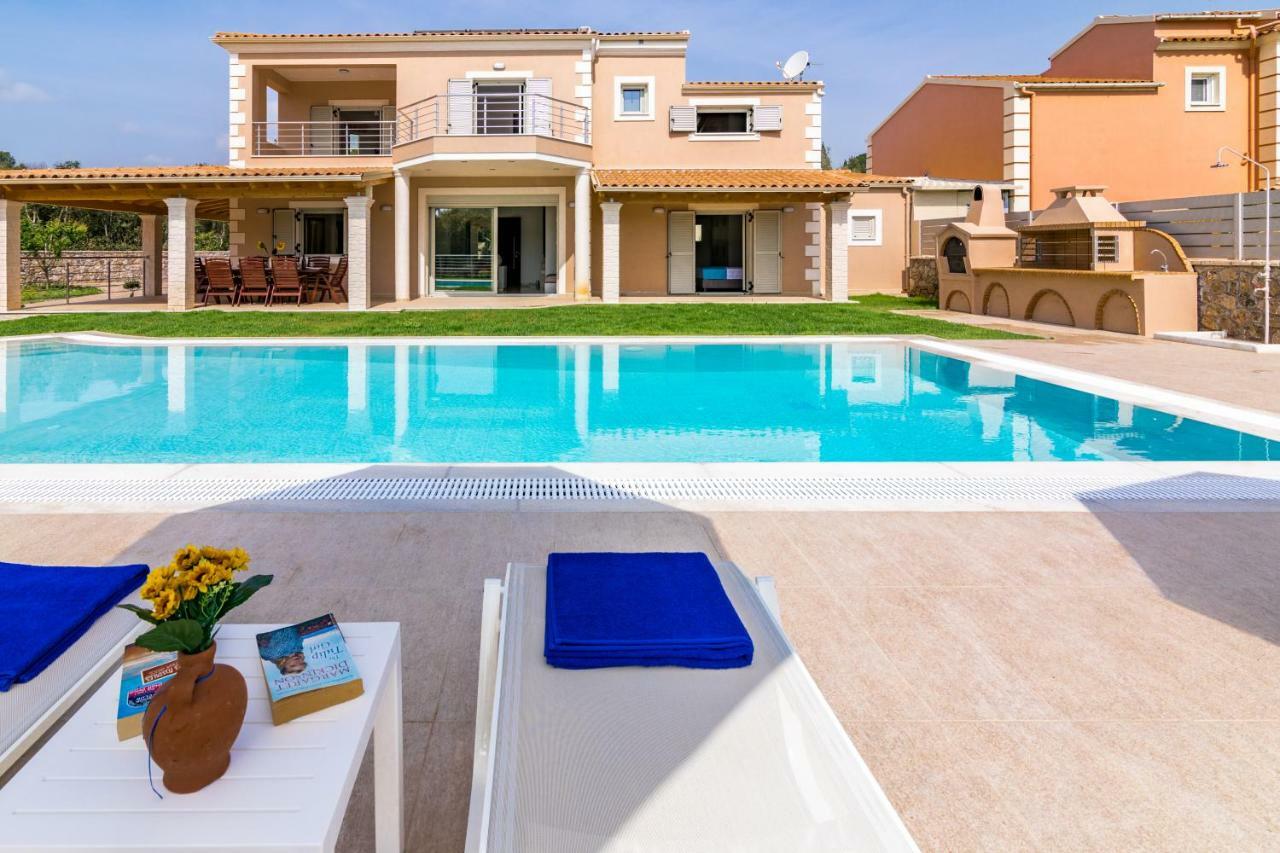 Villa Johnnie Poulades Luaran gambar