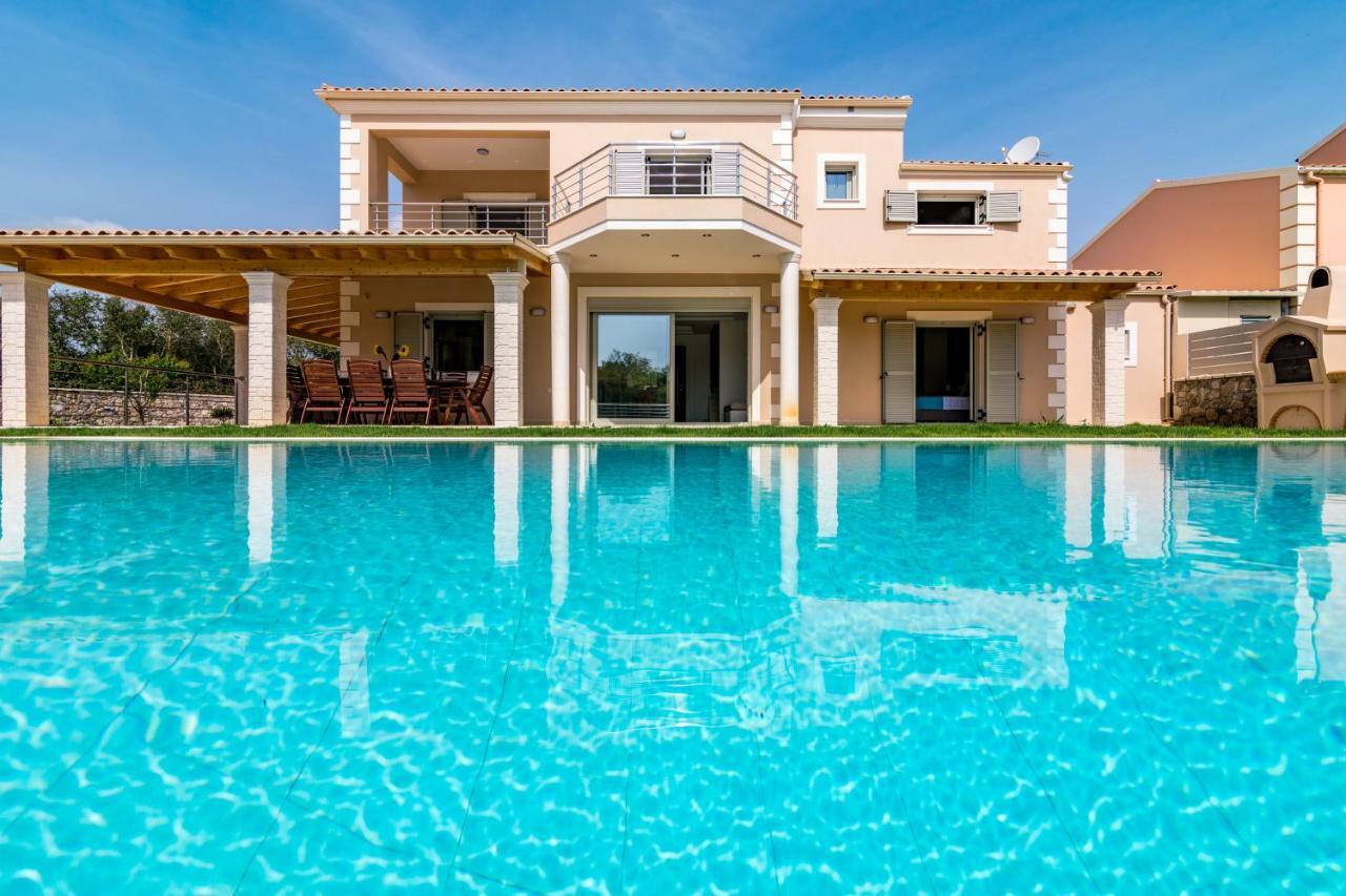Villa Johnnie Poulades Luaran gambar