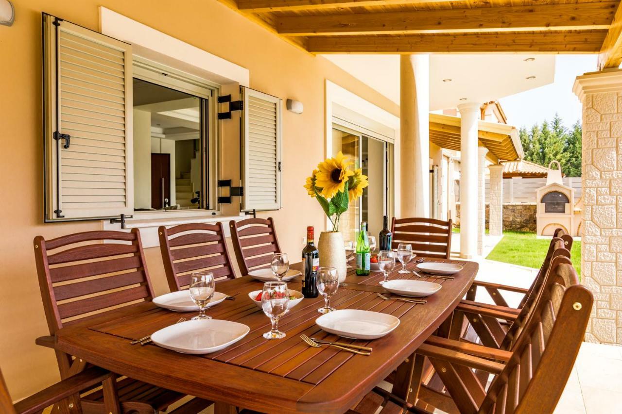 Villa Johnnie Poulades Luaran gambar