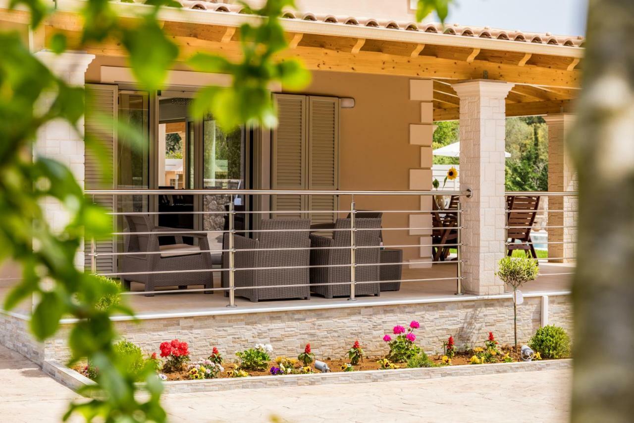 Villa Johnnie Poulades Luaran gambar