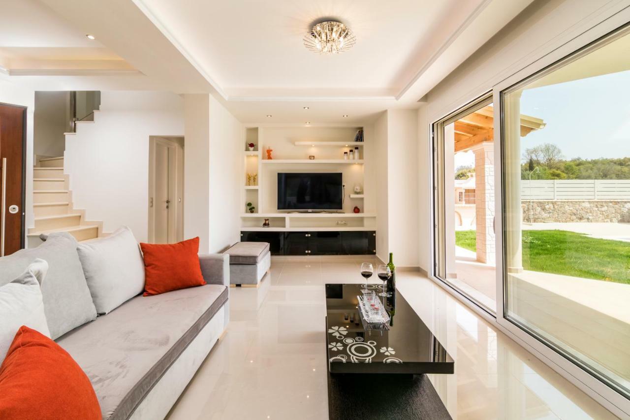 Villa Johnnie Poulades Luaran gambar