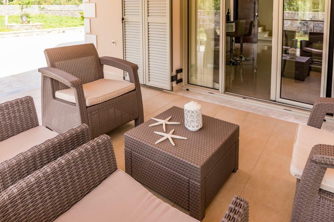 Villa Johnnie Poulades Luaran gambar