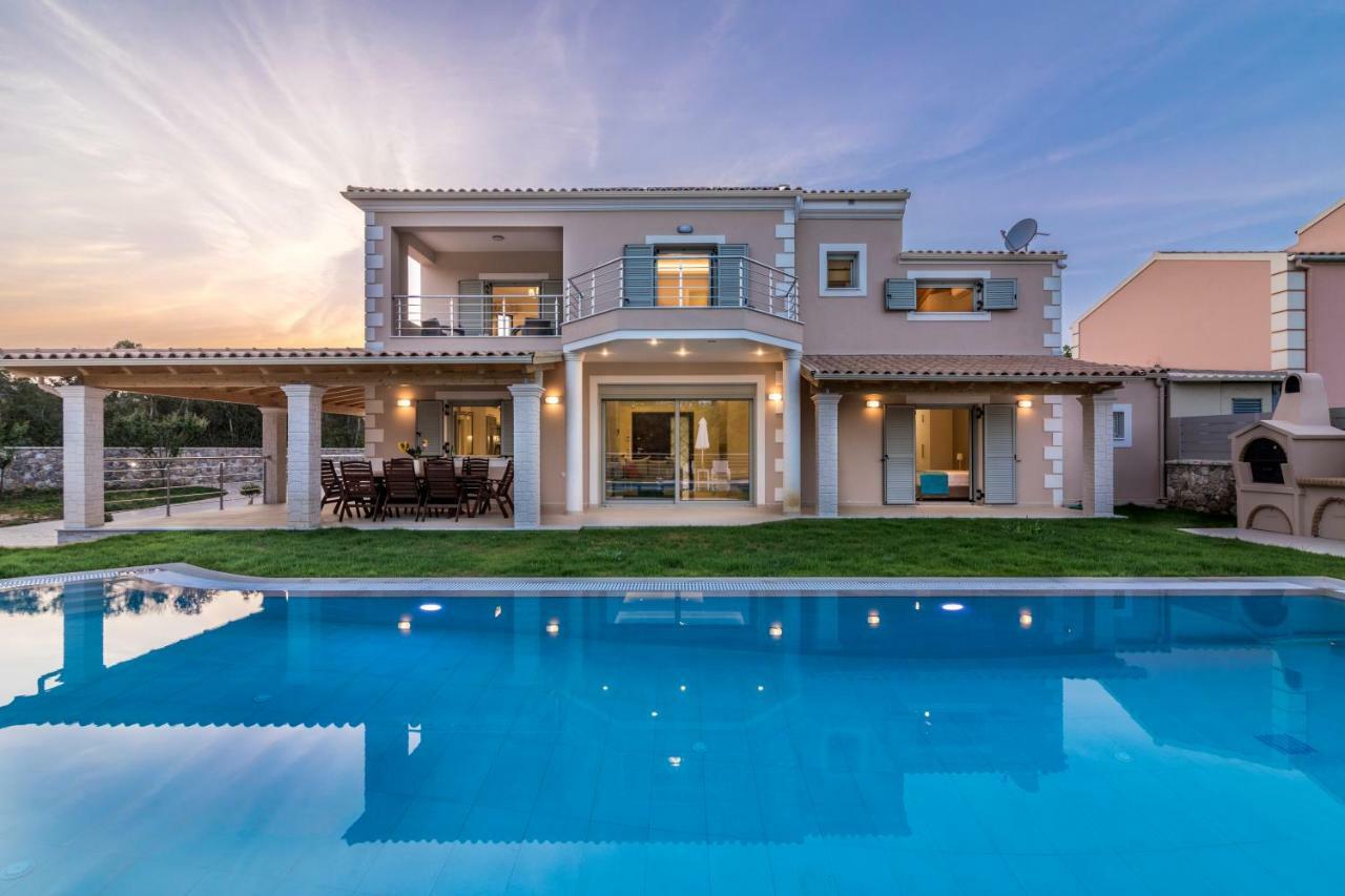 Villa Johnnie Poulades Luaran gambar