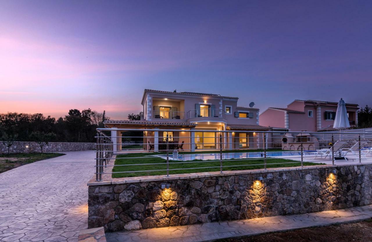 Villa Johnnie Poulades Luaran gambar