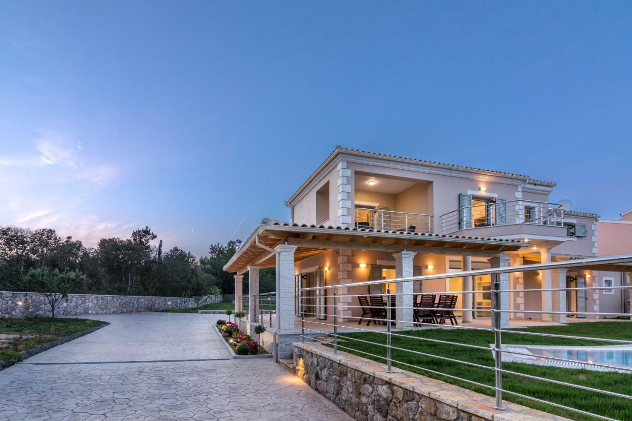 Villa Johnnie Poulades Luaran gambar