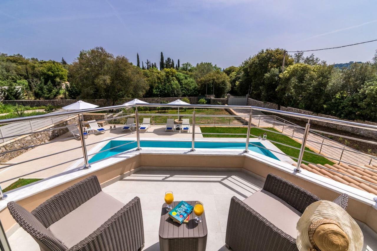 Villa Johnnie Poulades Luaran gambar